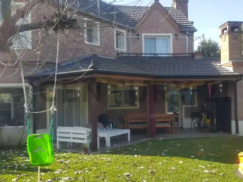 Casa en Venta con 4 cocheras