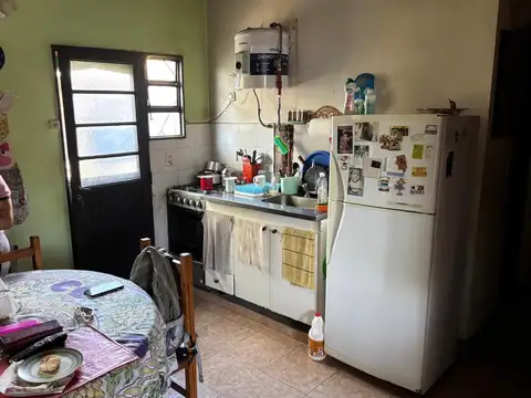 Casa 4 ambientes con 1 baño
