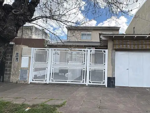Casa en venta 4 ambientes, cochera,parque quincho, San Andres, Villa Ballester