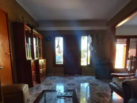 Casa en Venta con 4 cocheras
