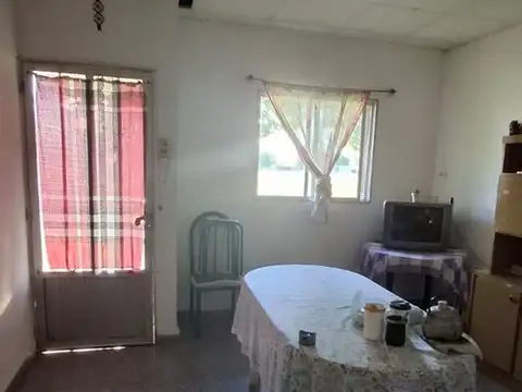 Casa 4 ambientes con 1 baño