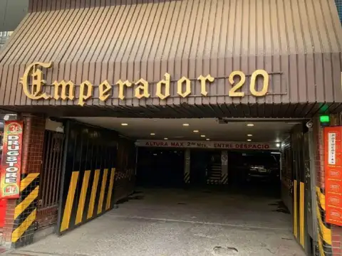COCHERAS EN VENTA EN PLENO CENTRO DE MENDOZA - EMPERADOR 20.