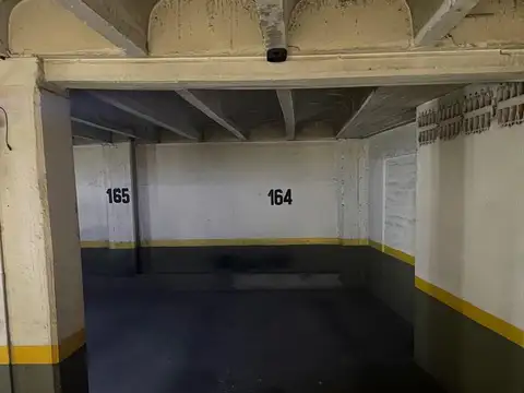 COCHERAS EN VENTA EN PLENO CENTRO DE MENDOZA - EMPERADOR 20.