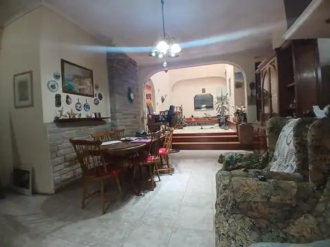 Casa 12 ambientes con 6 baños
