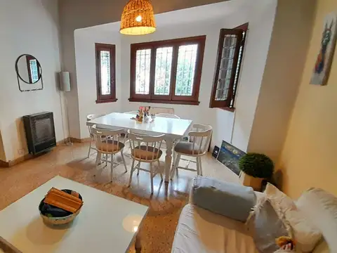 FLORIDA MITRE - CHALET ESTILO INGLÉS DE 4 AMB EN DOS PLANTAS, CON PATIO Y GARAGE!