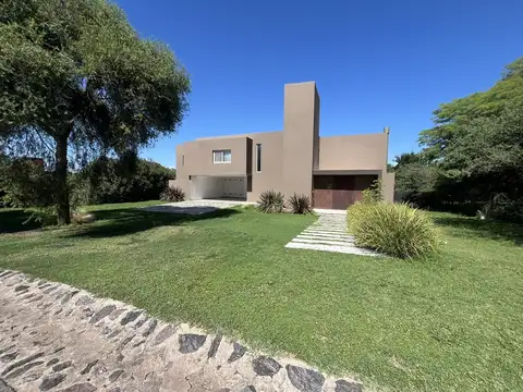 Casa en Venta | Altos del Golf – Villa Allende | Pileta | Galería | Calefacción Central