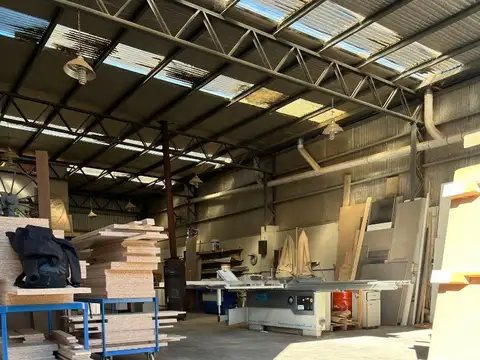 ALQUILER EXCELENTE GALPON EN ZONA INDUSTRIAL