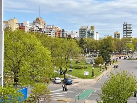 Departamento 4 ambientes a la calle c/dependencia y cochera