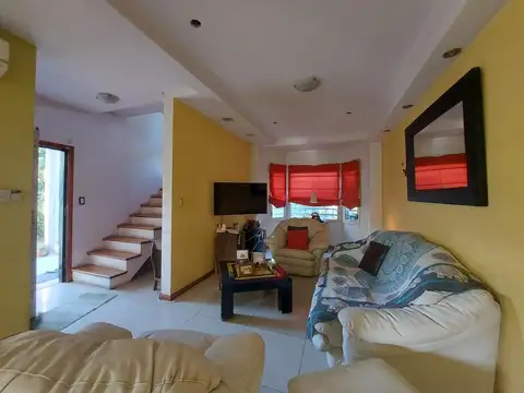 Casa 7 ambientes con 4 baños