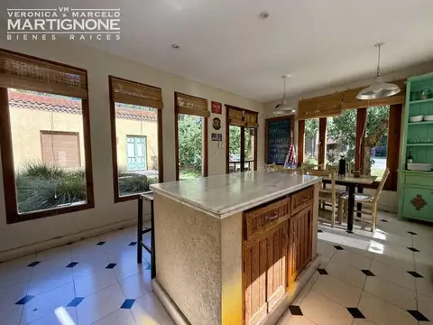 Casa en Venta con 2 cocheras