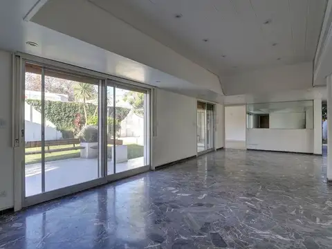 VENTA CASA 5 AMBIENTES MUNRO CENTRO