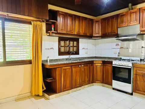 Venta casa 4 amb con parque, Apto Credito,Burzaco.