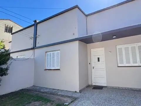 ALQUILER PH TIPO CASA 3 AMB COCHERA PATIO BERNAL