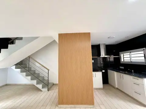 Dúplex tres ambientes en venta - Bernal