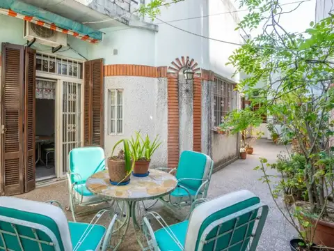 Casa 4 amb en PB c/ Cochera, Patio y Gran Quincho"