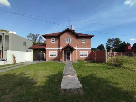 ALQUILER COMERCIAL 6 amb c/Pileta Bo. Semi Cerrado - La Reja