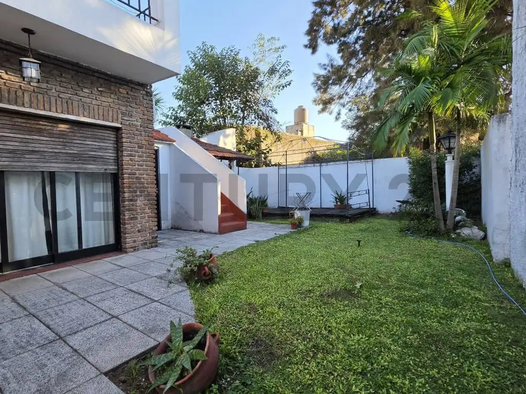Eduardo Porrini 100, Piso 0