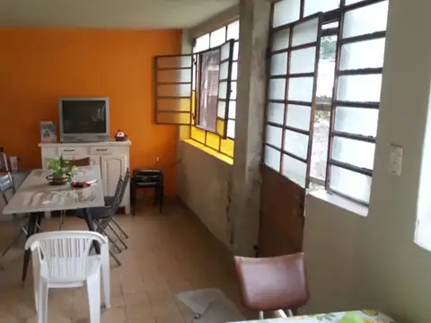 Casa 3 ambientes con 1 baño