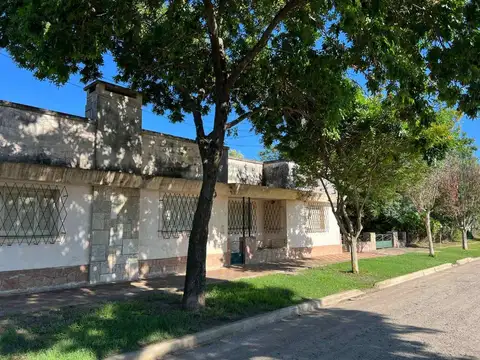 Casa 5 ambientes con 1 baño