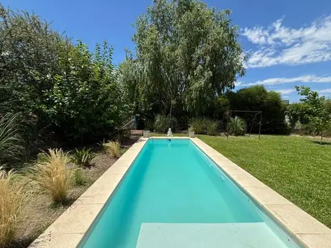 Casa en Venta con 3 cocheras