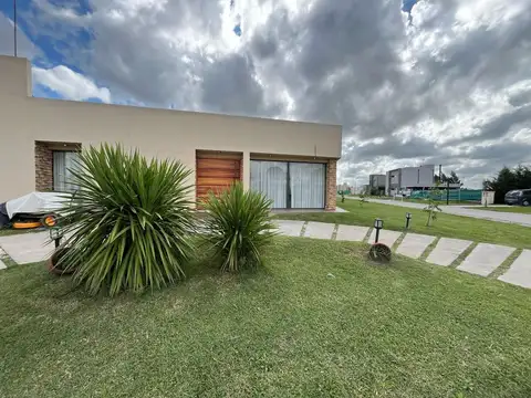 CASA 4 AMBIENTES EN VENTA EN LA ALAMEDA CANNING