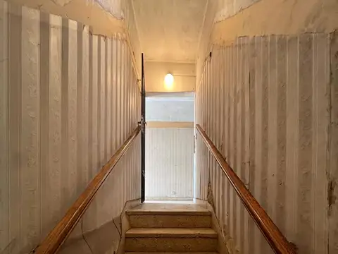 Ideal dos familias dos casas con dos locales, ubicada en Iriarte 1334 Temperley