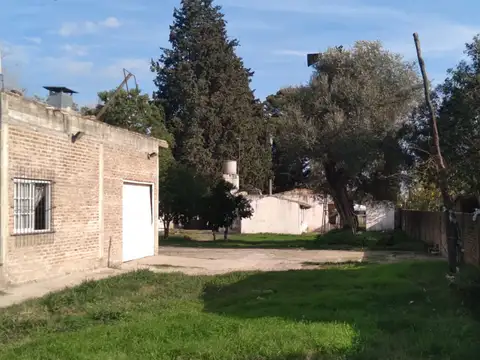 Casa Quinta: 2 Casas + Local + Piscina