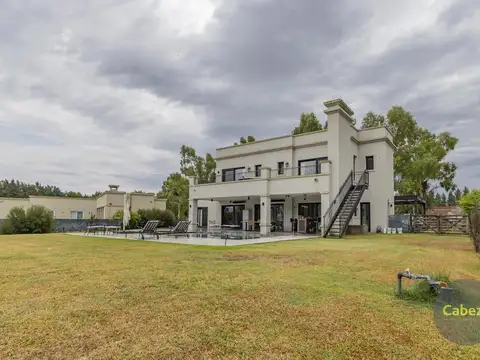 Casa 6 ambientes con 3 baños