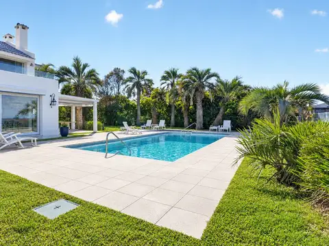 Casa en La Barra 6 suites 100