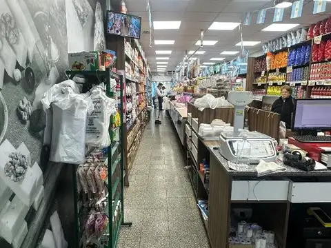VENTA LOCAL EN LINIERS EN PLENO FOCO COMERCIAL