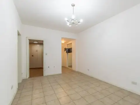 Venta. Departamento 3 ambientes. Patio. Monserrat