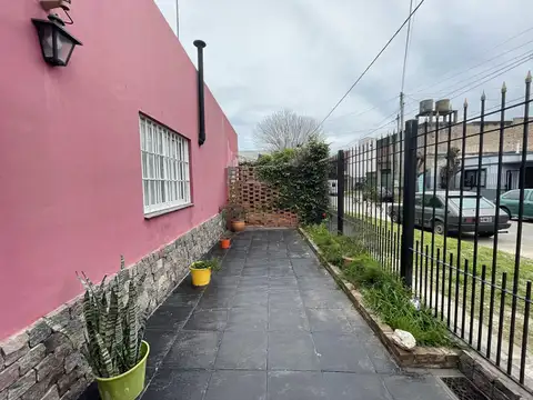 Jujuy 2502 esquina Lisandro de la