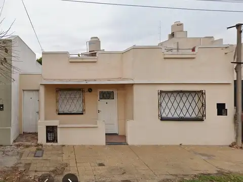 EN VENTA EN CASEROS CASA A REMODELAR DE 90M2 SOBRE LOTE DE 8.66 X 30 - FICHA 9876