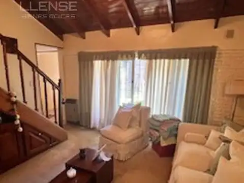 Casa en Venta con 2 cocheras