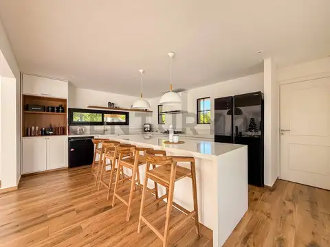 Casa en Venta en Area 60, USD 250.000