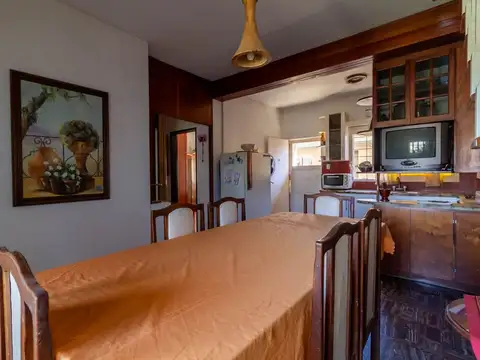 Casa en Venta con 4 cocheras