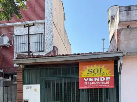 H AL FRENTE C/COCHERA AUTO CHICO