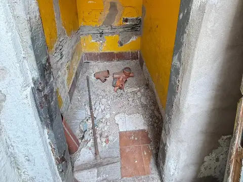 Avenida Nazca 2000, Piso 1