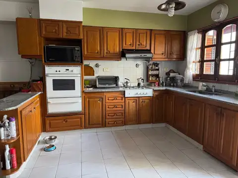 Casa 5 ambientes con 3 baños