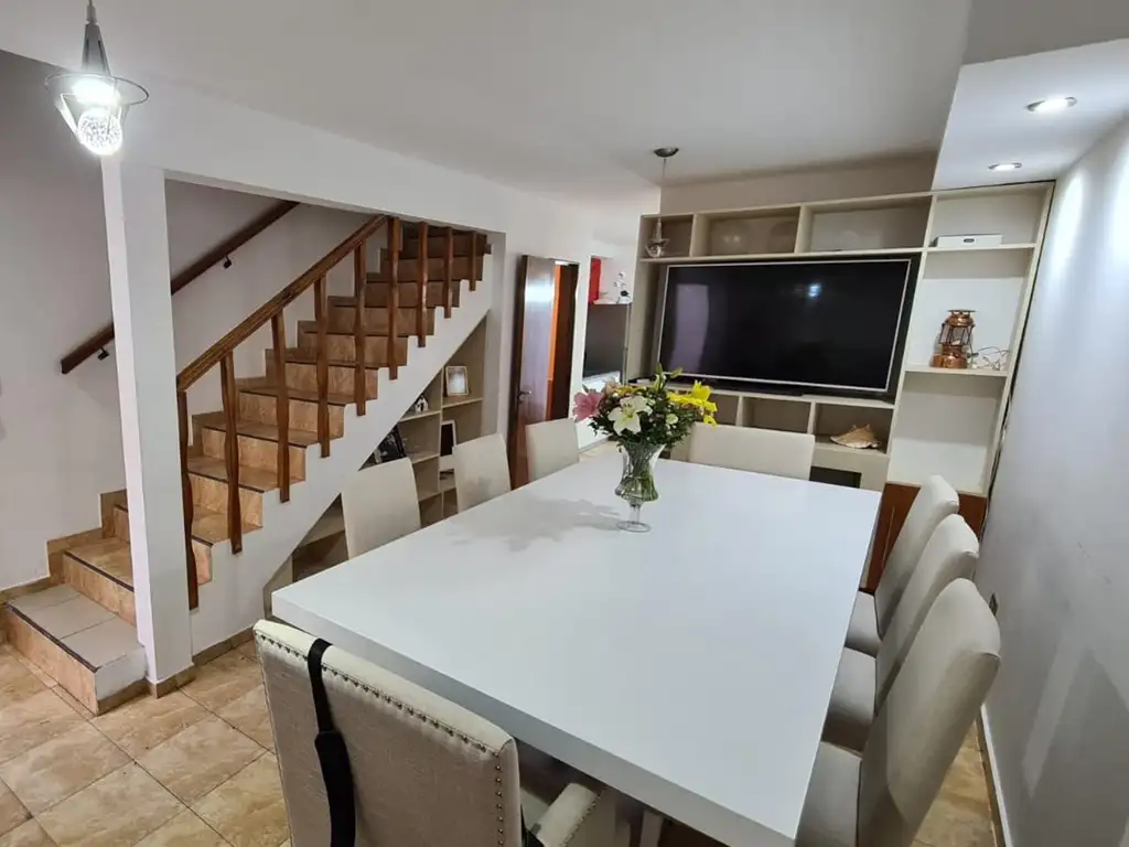 Casa - 69  m² Cubierta | 2 dormitorios | 8 años | 2 baños | 3 ambientes | 1 cochera
