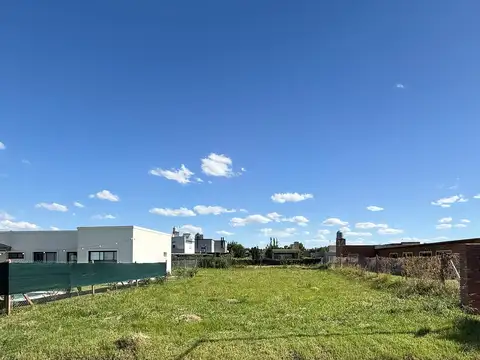 VENTA- Lote comercial de 652 m2 sobre Boulevard. Funes Norte