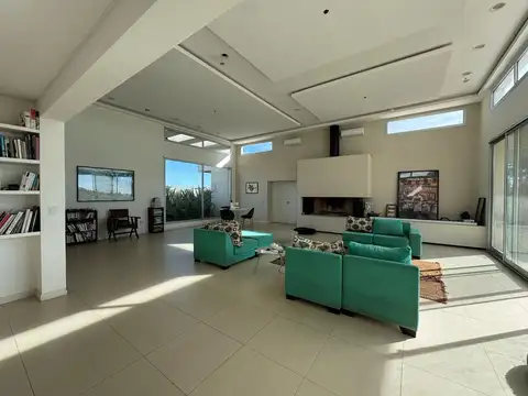 CASA A LA VENTA "CHACRAS DE LA TRINIDAD"