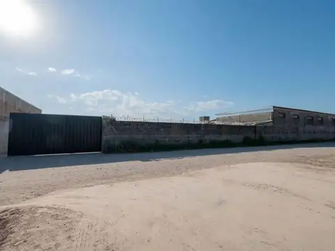 TERRENO DE 3000 M2 CON GALPÓN Y OFICINAS