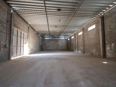 TERRENO DE 3000 M2 CON GALPÓN Y OFICINAS