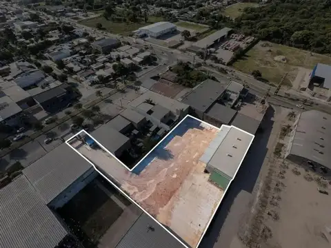 TERRENO DE 3000 M2 CON GALPÓN Y OFICINAS