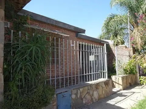 CASA EN MUY BUEN ESTADO DE 2 DOMITORIOS