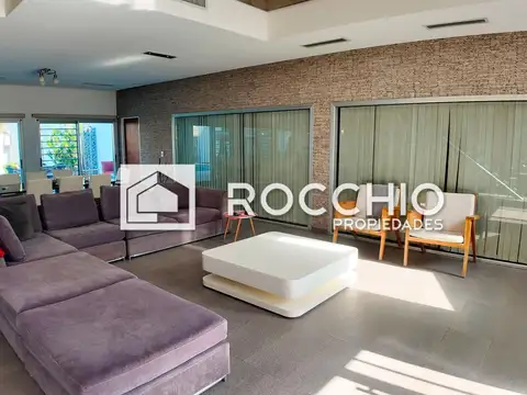 Casa en Venta con 4 cocheras