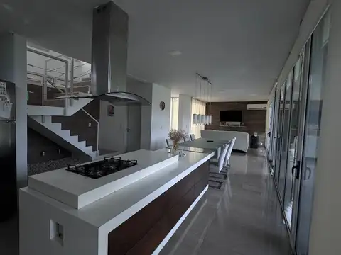 CASA 4AMB A LA VENTA EN CARDALES VILLAGE