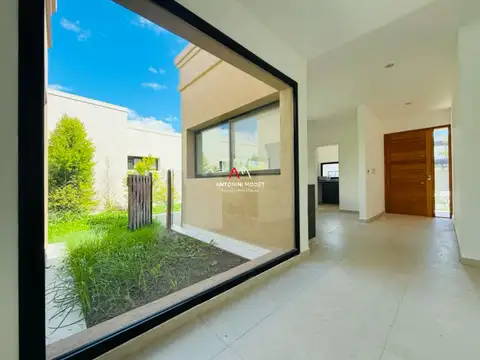 CASA EN VENTA EN SANTA LUCIA - PILAR DEL ESTE