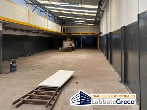 Galpon en Alquiler 8,22  mts Frente